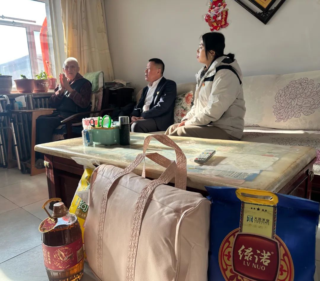 投资公司党支部开展“党建引领聚合力 走访慰问暖人心”主题党日活动02.jpg
